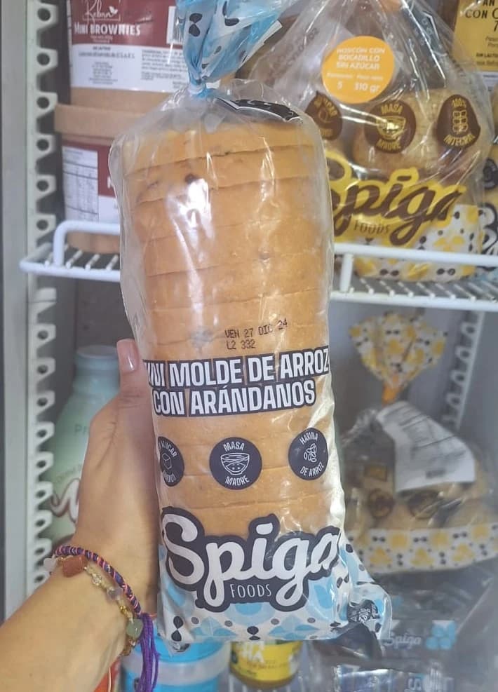 Pan tajado arroz con arándanos